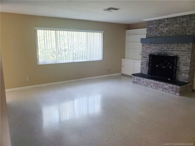 Photo - 3331 NE Skyline Dr