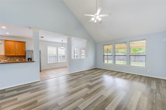 Building Photo - 2518 Dawn River Ln