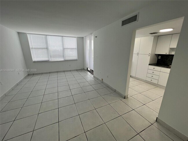 Photo - 17890 W Dixie Hwy Unidad 502