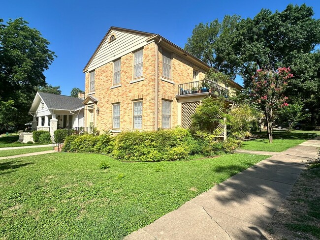 Photo - 3210 Hemphill Park Apartment Unit B