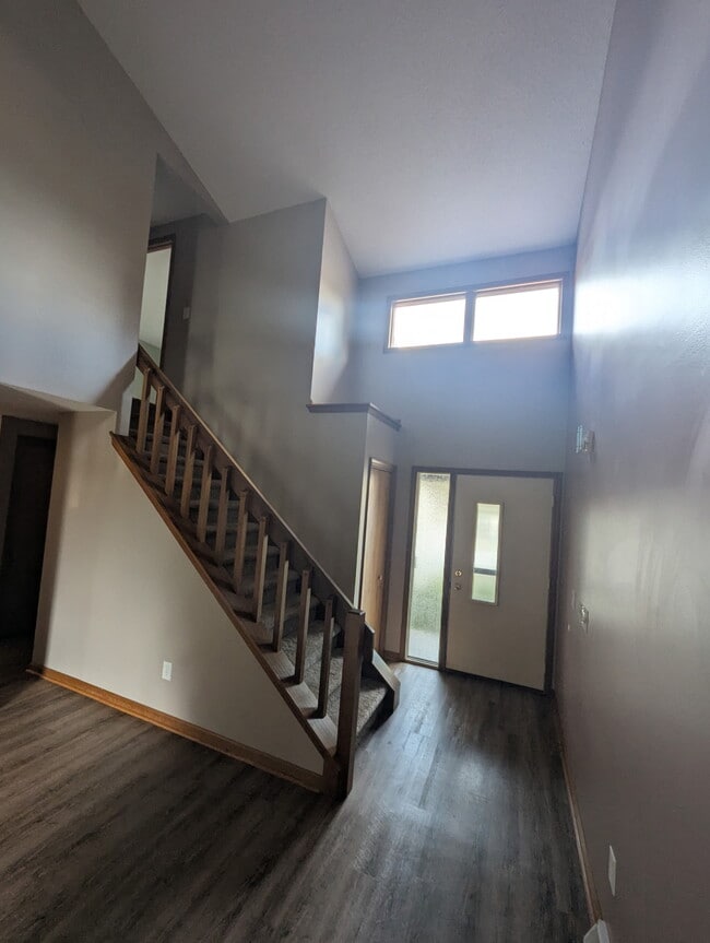 Building Photo - 8 Eastwood Pkwy Rental