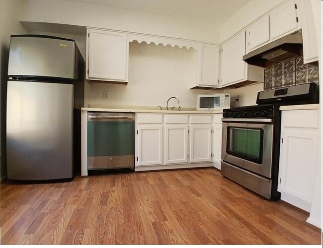 Photo - 1126 E Brompton Dr