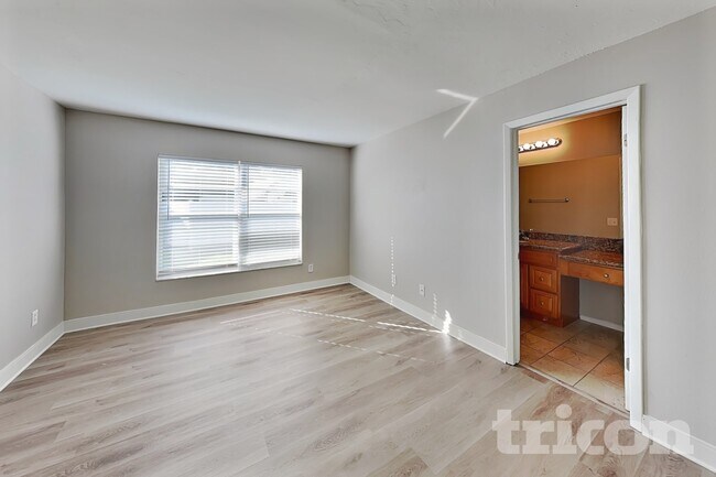 Photo - 1020 Red Oak Cir