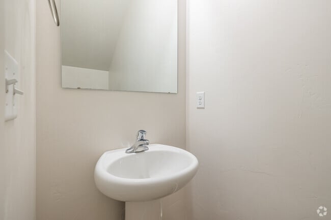 3BR, 2.5BA - 1,539SF - Half Bathroom