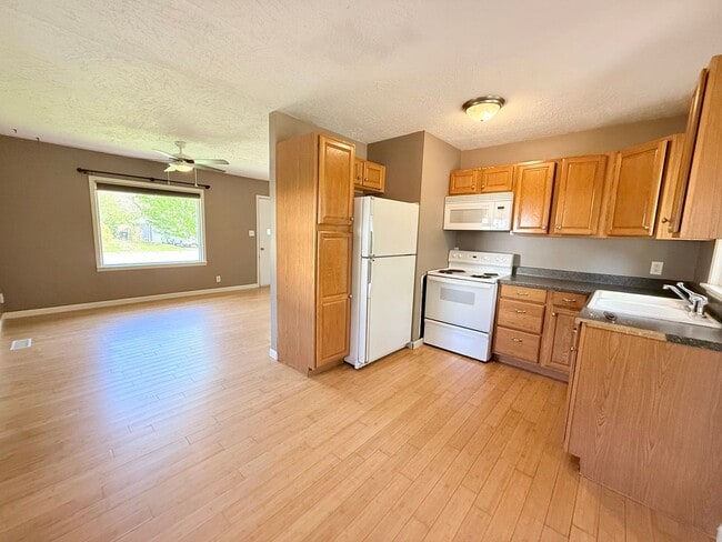 Photo - Charming 2-Bedroom Home Near Illinois State University