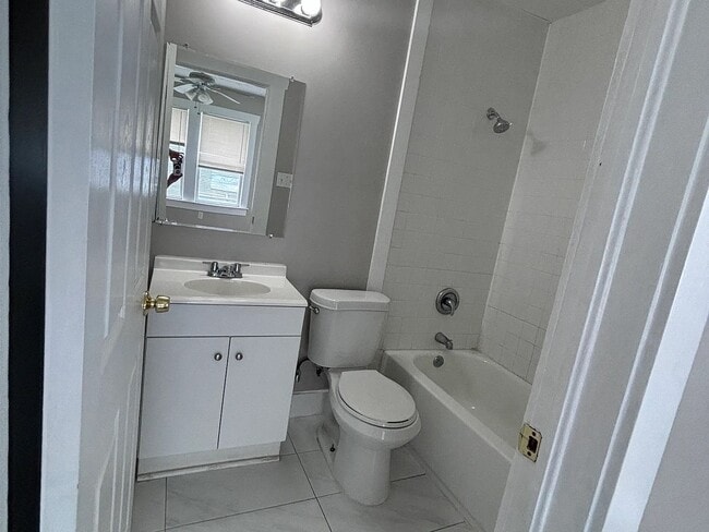 Photo - 804 Louise St