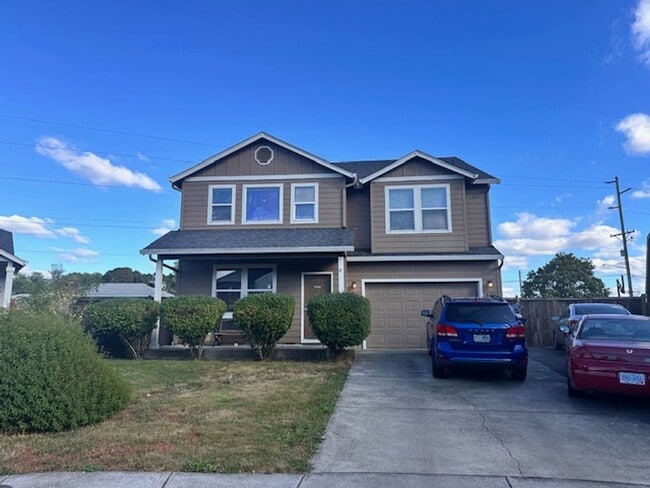 Building Photo - Two Story 4 Bedroom with a Large Fenced Yard!