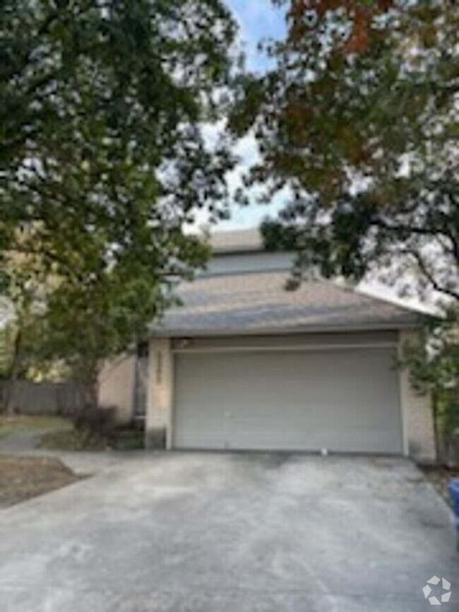 Building Photo - Beautiful remodeled 3 bed 2.5 bath Rental