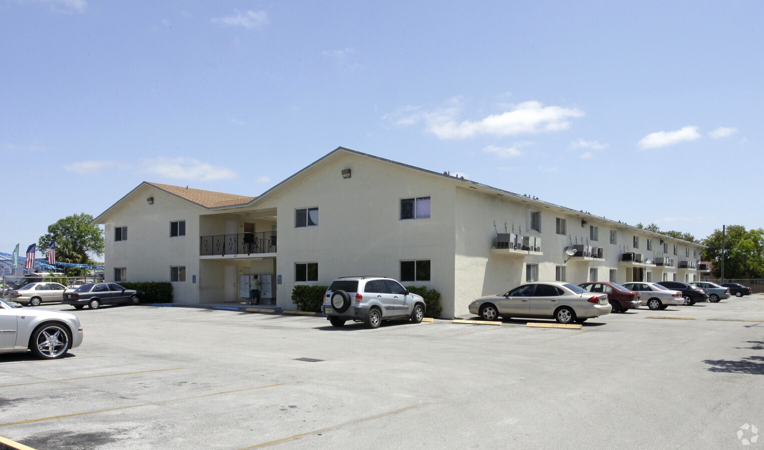 420 E 8th St - 420 E 8th St