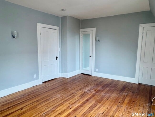 Photo - 17 Wilford Ave Unidad 2