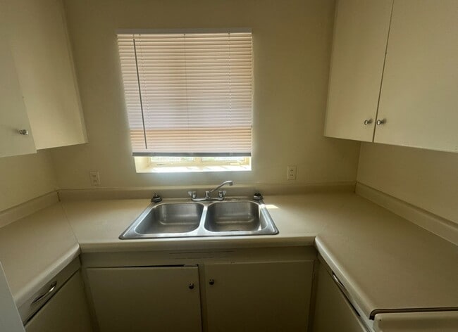 Photo - cc0216 Unit 4