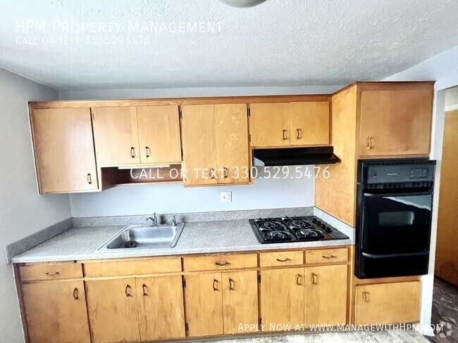 Building Photo - Coming Soon - Remodeled two-bedroom apartm... Rental