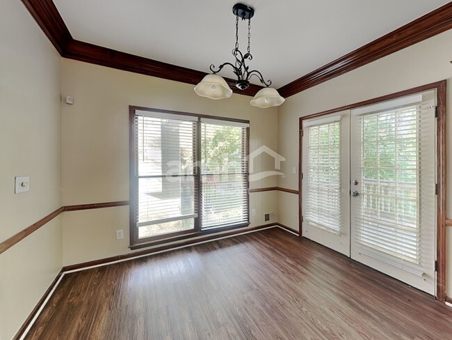 Photo - 1302 Hadaway Trail NE