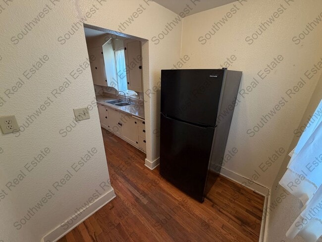 Photo - Spacious 2 bedroom 1 bath with a shop