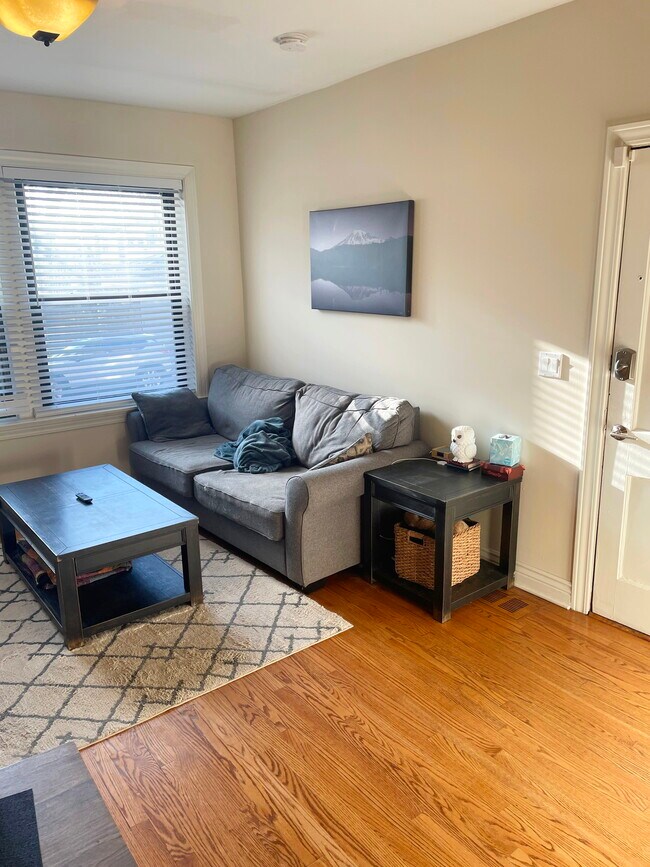 Photo - 3437 N Lakewood Ave Unit 1