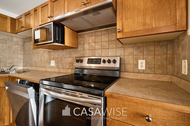 Photo - 3425-319 19 St NW