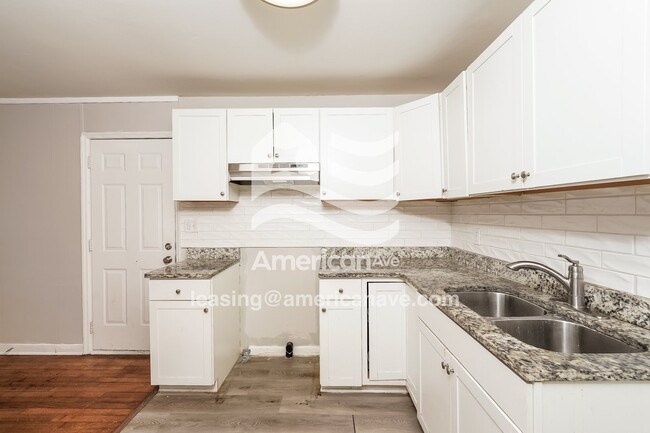 Photo - 1632 18th Way SW