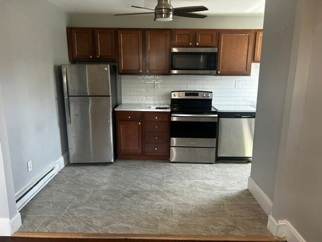 Building Photo - 1840 Jancey St Unit Apt 3