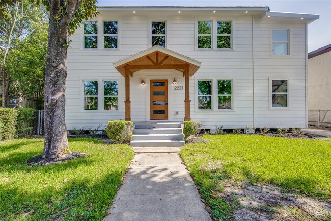 Building Photo - 2221 Rosewood St Rental