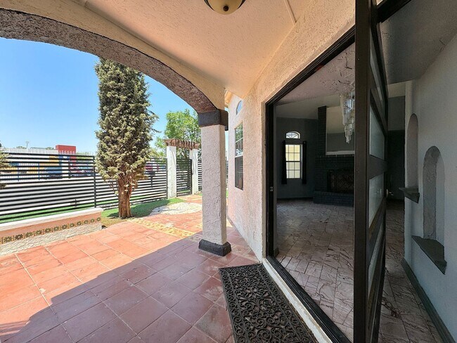 Photo - West El Paso/Canutillo 6bed/4bath refrig A/C Home!