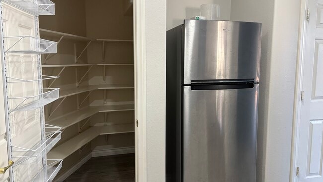 large kitchen pantry - 11057 Piedmont Valley Ave
