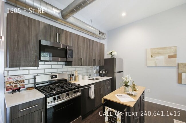 Photo - 1605 F St NE