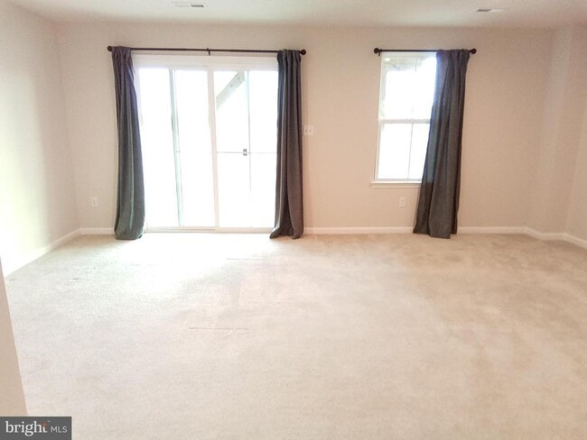 Building Photo - 31 Roundstone Run