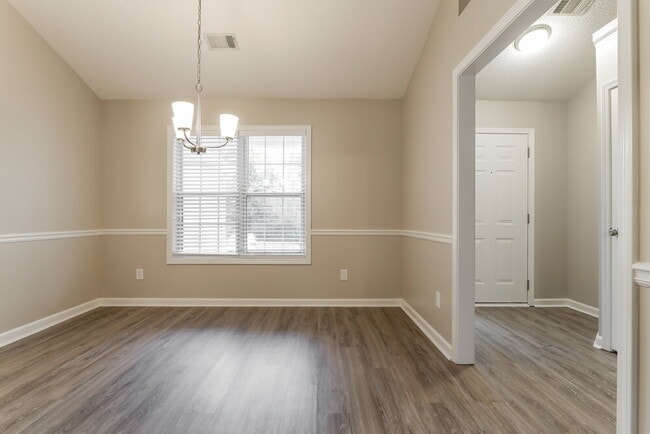 Photo - 963 Laurel Green Ln NE
