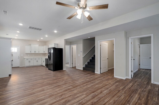 Building Photo - 319 S Florence Ave Unit B