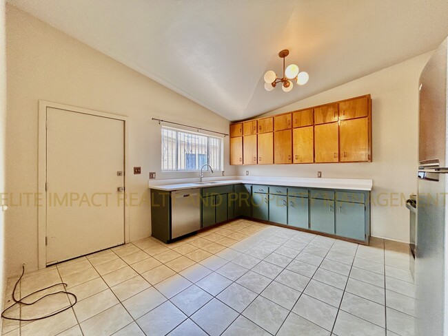 Photo - 3215 N Cherry Ave