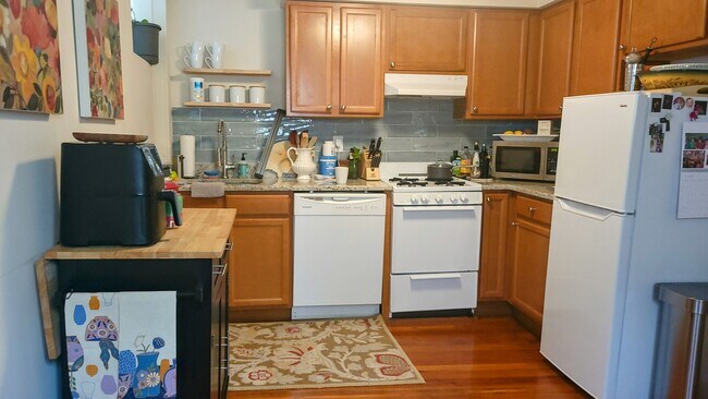 Photo - 1056 Cambridge St