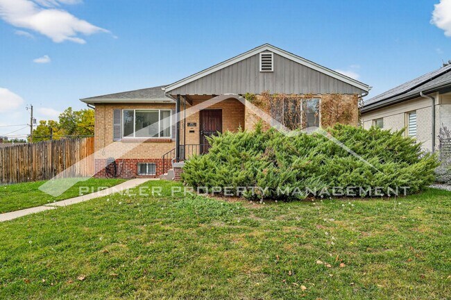Building Photo - Charming Furnished Home with Central AC an...