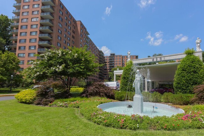 Photo - 4201 Cathedral Ave NW Unidad #501w