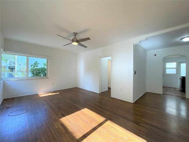 Building Photo - 955 Bay Dr Unit 6 Rental