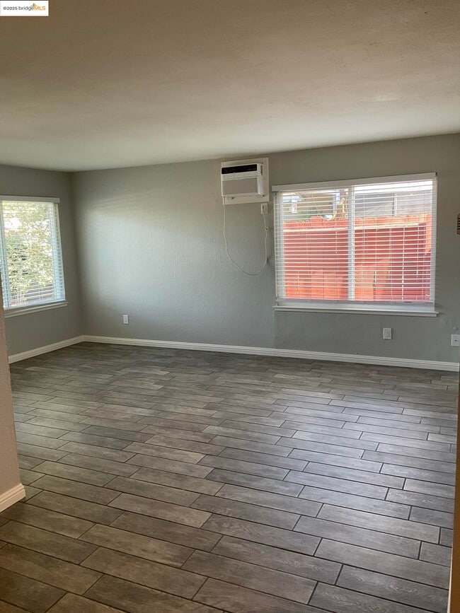 Photo - 223 E Trident Dr