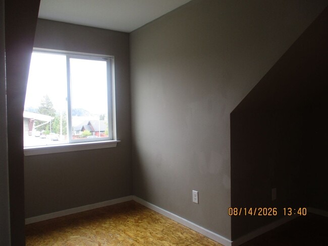 812 W FIRST STREET