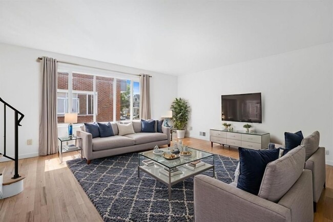 Building Photo - 43 W 30th St Unit A