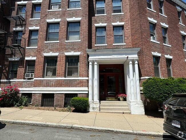 Building Photo - 130 Sutherland Rd Unit 4 Rental