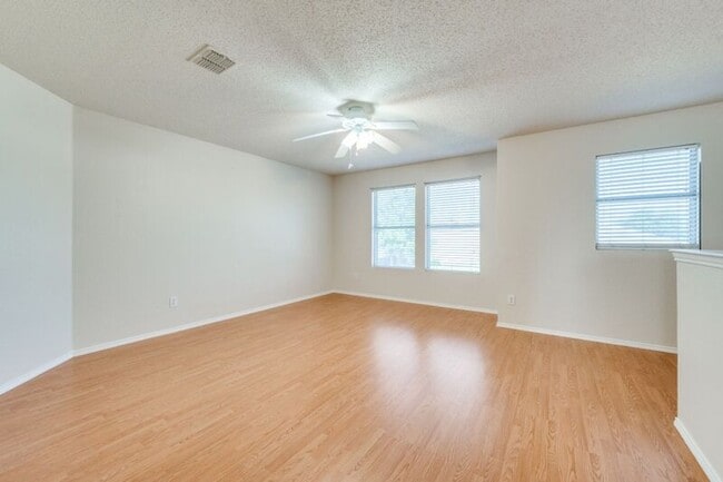 Photo - 2528 Red Oak Dr