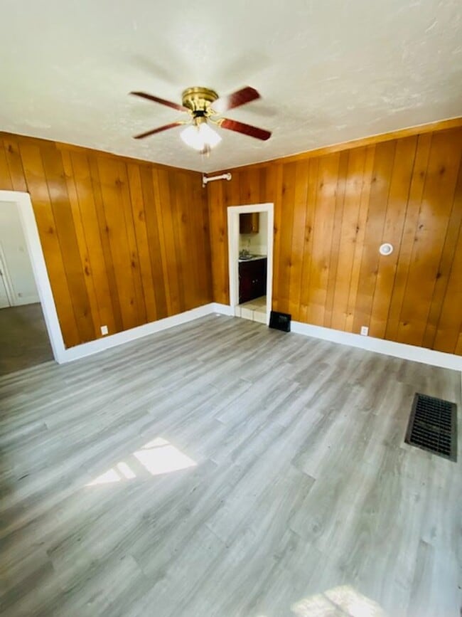 Photo - 1237 E Walnut St Unit B