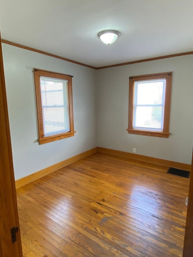 Photo - 2 Bedroom/1 Bath AVAILABLE NOW