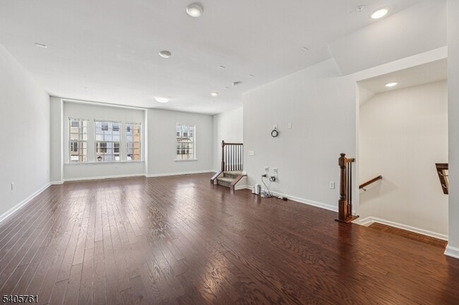 Photo - 32 Cortland Ct