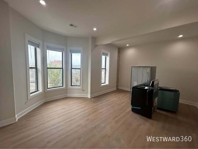 Photo - 805 W Weed St Unit #3W