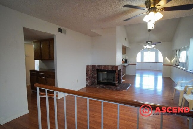 Photo - Splendid Home In East Bakersfield!