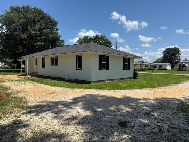 Photo - 145 Hume Ave