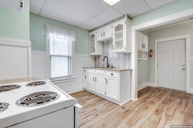 299 E 2nd St Unit 299