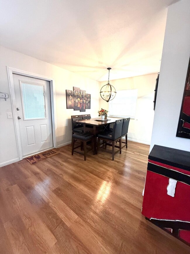 Photo - 184 Monaco Blvd