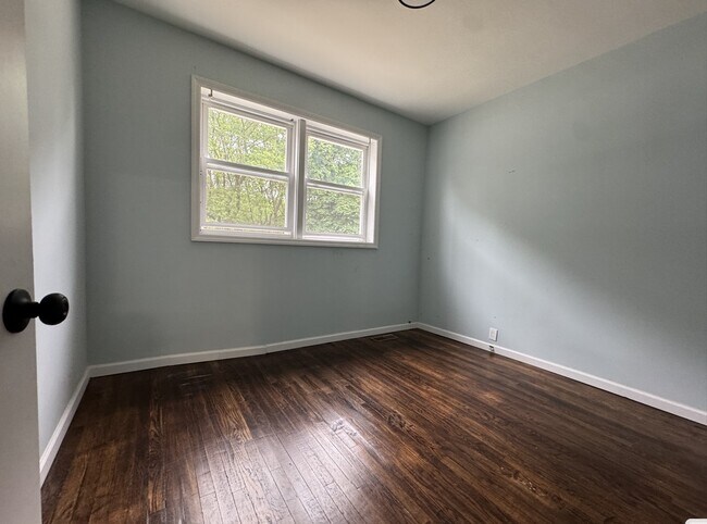 3 Warner Ave 1 - 4 Warner Ave Unit 1