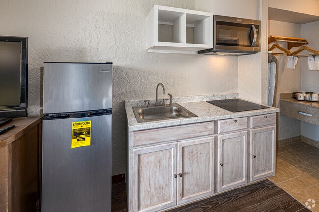 Studio With Kitchenette - 310SF - Kitchen
