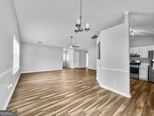 Photo - 5855 Creekside Dr